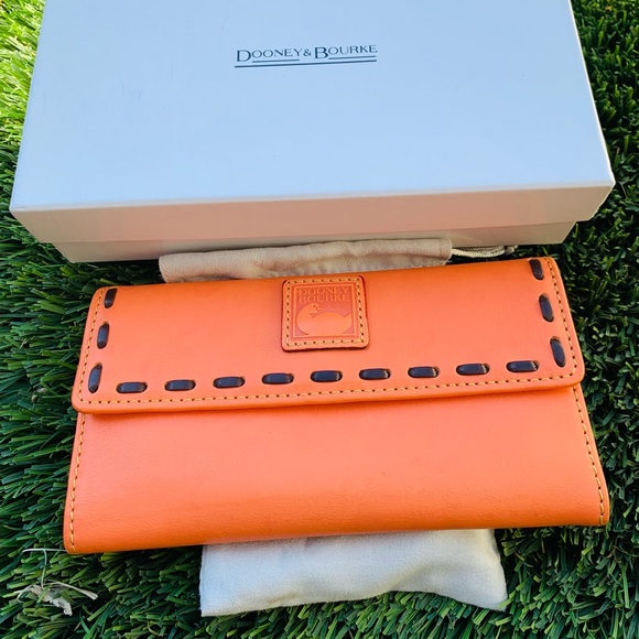 Dooney & Bourke Wallet 🧡 - Picture 1 of 11